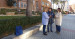 Carmen Pobo, Ana Marín y Rosa Sánchez, a las puertas del hospital Obispo Polanco